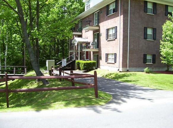 Meadowbrook Village Apartments - West Lebanon, NH