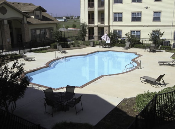 La Sierra Apartments - New Braunfels, TX