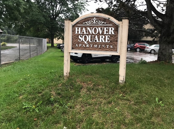 Hanover Square Apartments - Cedarburg, WI
