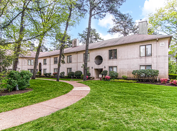 Fairway Villas Holdings Apartments - Lakewood, NJ