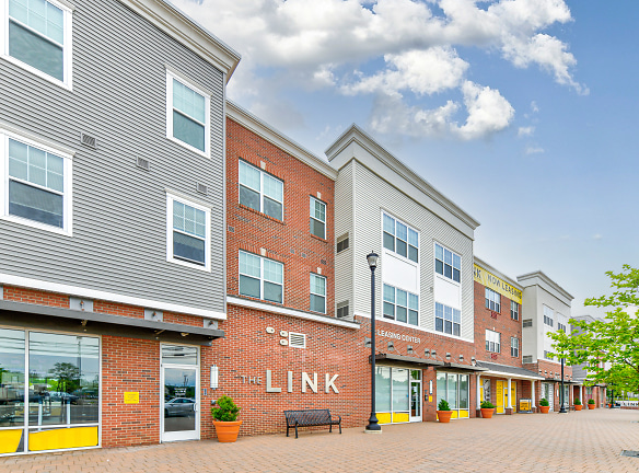 The Link At Aberdeen Station Apartments - Aberdeen, NJ