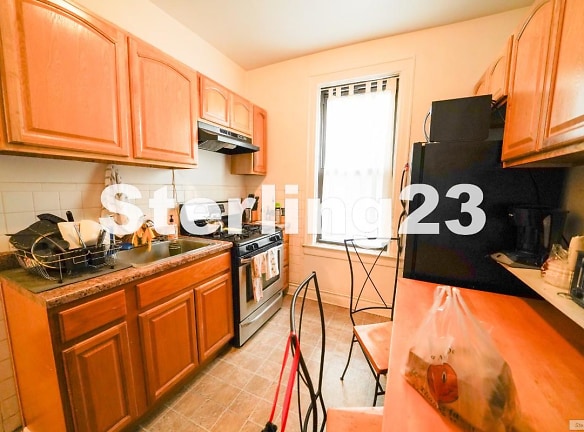 28-21 37th St unit 2R - Queens, NY