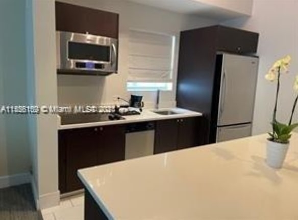 5300 NW 87th Ave #108 - Doral, FL