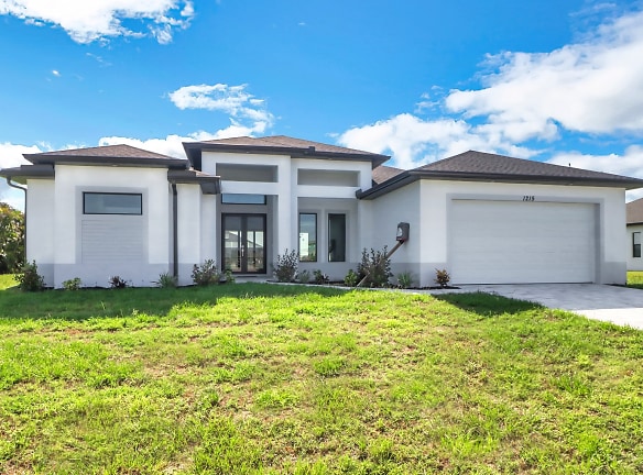 1215 SW 21st Ave - Cape Coral, FL
