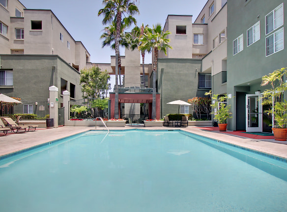 CentrePointe Apartments - Los Angeles, CA