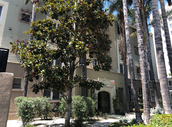 Palm Court Apartments - Los Angeles, CA
