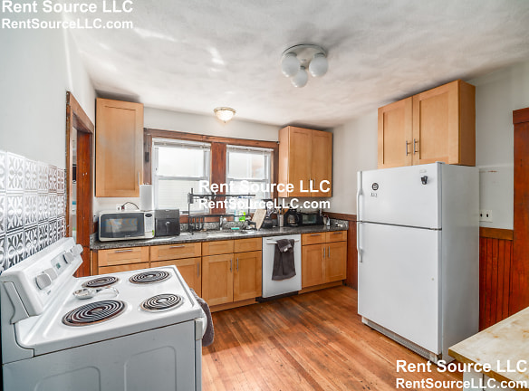 54 Upland Rd unit 1 - Somerville, MA
