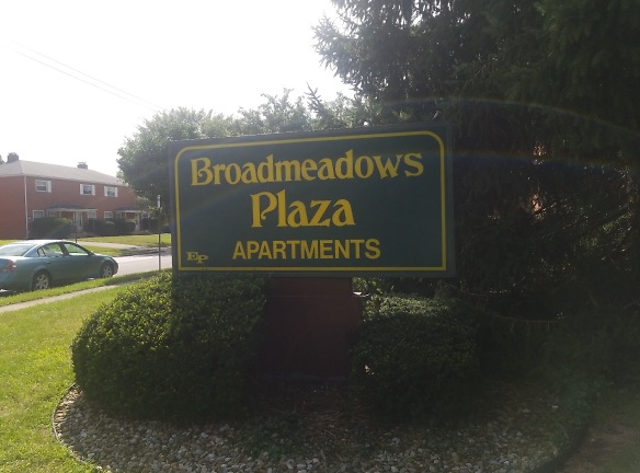 Broadmeadows Plaza Apartments - Columbus, OH