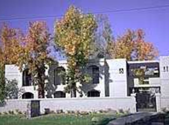 Villa Serrano - Carmichael, CA