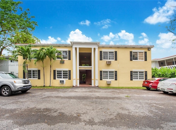 51 Edgewater Dr #8 - Coral Gables, FL