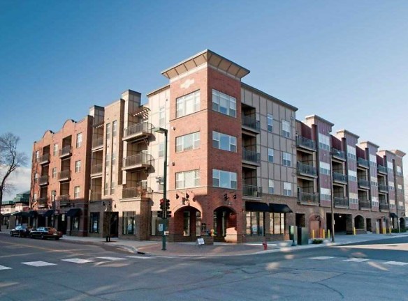 Marketplace & Main Apartments - Hopkins, MN