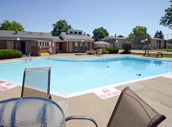 Presidential Suites Apartments - Massillon, OH