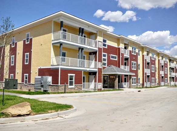 Emerald Ridge Apartment And Townhomes - Watford City, ND