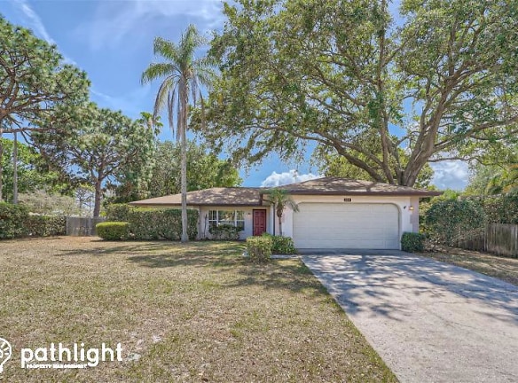 2641 Gleneagles Dr - Clearwater, FL