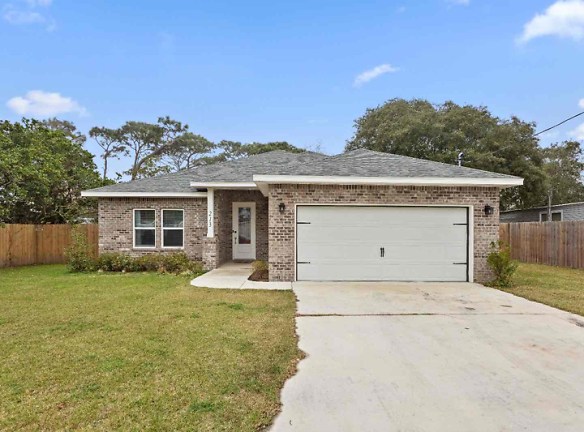 213 Starfish Rd - Mary Esther, FL