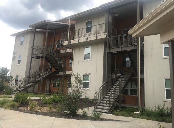 Live Oak Trails Apartments - Austin, TX