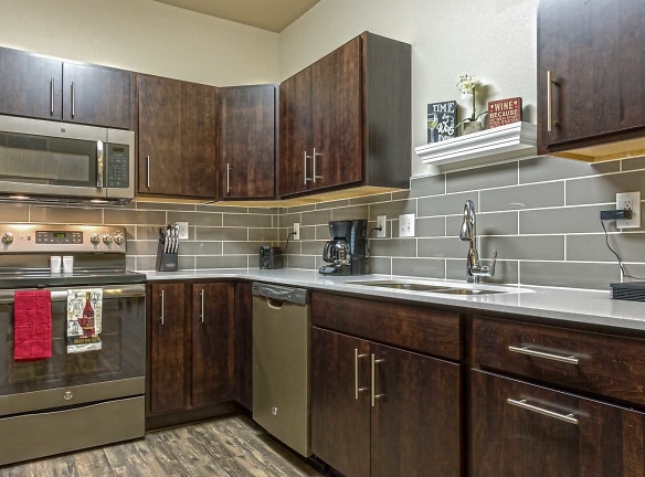 Pineview Apartments - Fargo, ND