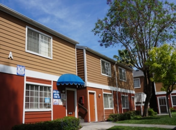 Plymouth Manor Apartments - Riverside, CA