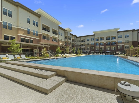 The Towers At Mercer Crossing Apartments - Farmers Branch, TX