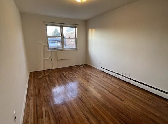 25-60 50th St unit 3 - Queens, NY