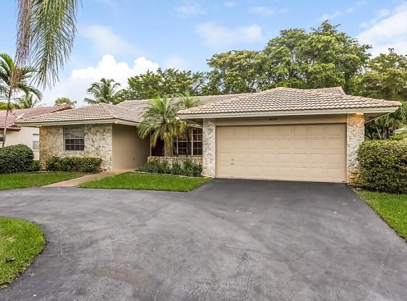 8623 NW 47th Dr - Coral Springs, FL