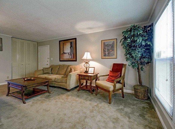 Olde Towne Apartments - Springfield, IL