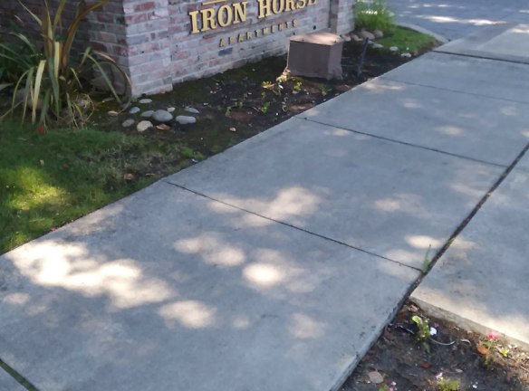 Iron Horse Apartments - Stockton, CA