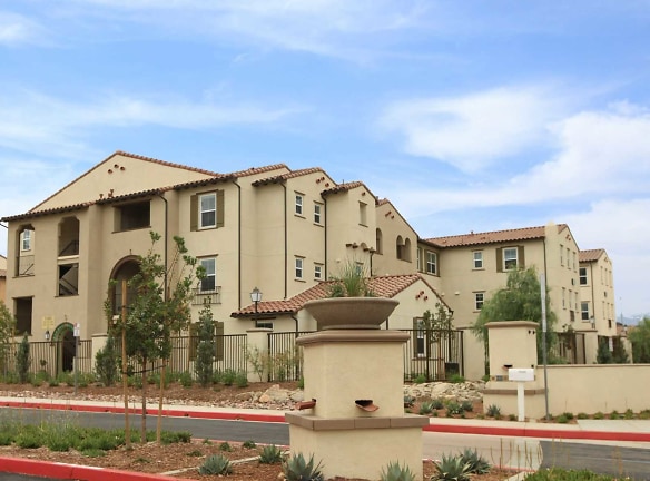 The Paseos At Magnolia Luxury Apartment Homes - Riverside, CA