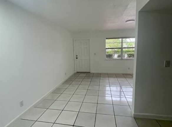 2412 NW 9th Ave unit 7 - Wilton Manors, FL