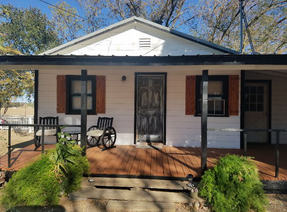 19535 Red Bank Rd unit Cottage" - Red Bluff, CA