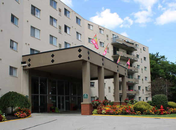 Parkside Towers - Strongsville, OH