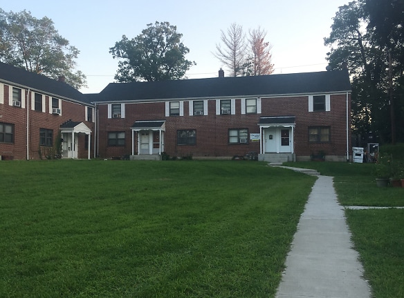 Woodland Village Townhouses Apartments - Hartford, CT