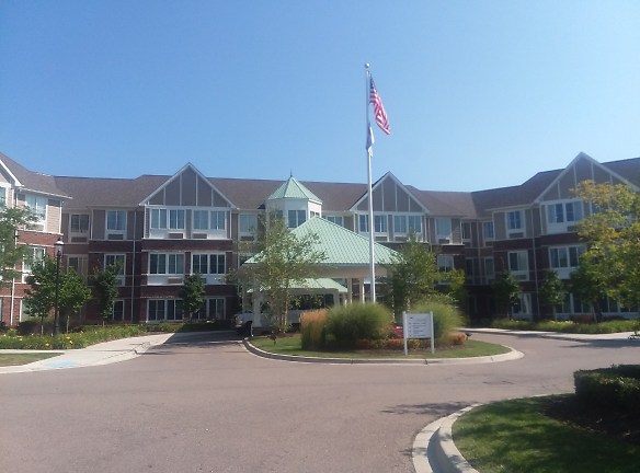 The Rivers Grosse Pointe Apartments - Grosse Pointe Woods, MI