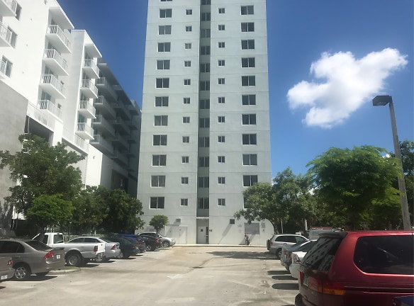 Palermo Lakes Apartments - Miami, FL