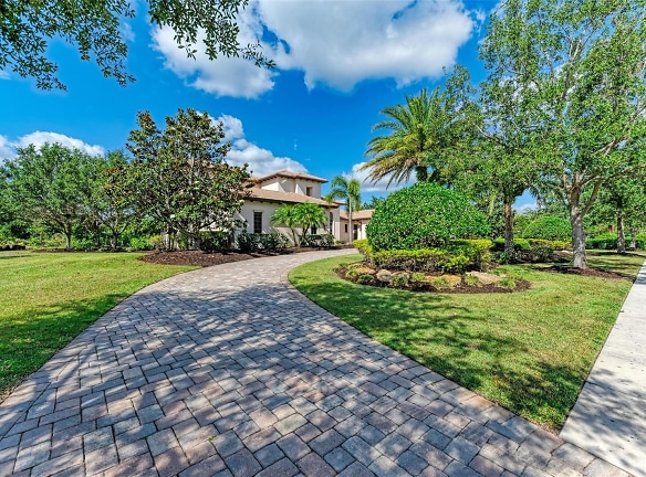 16216 Clearlake Ave - Lakewood Ranch, FL