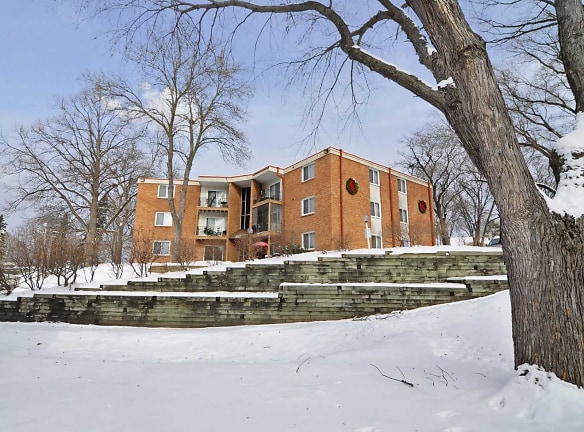 Windsor Court Apartments - Robbinsdale, MN