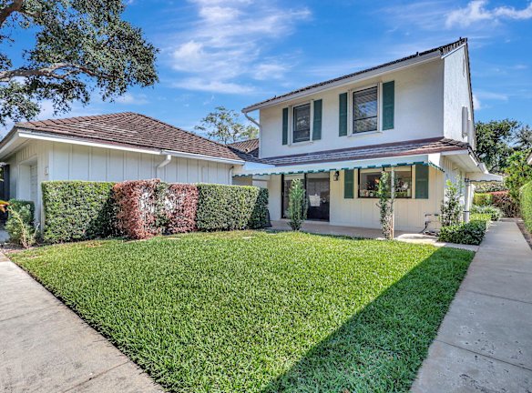 11352 Briarwood Pl - North Palm Beach, FL