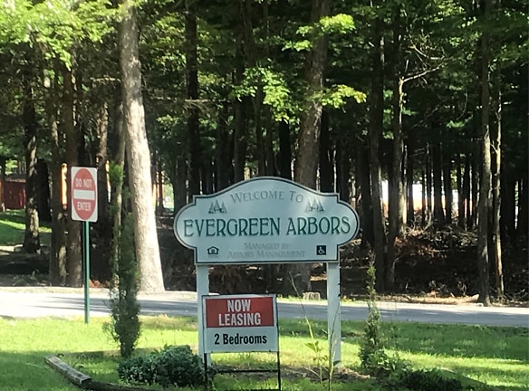 Evergreen Arbors Apartments - Franklin, PA