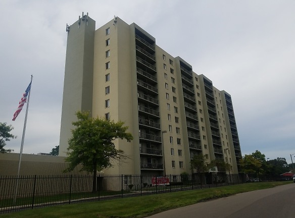Across The Park Apartments - Detroit, MI