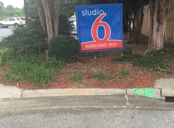 Studio 6 Extended Stay Apartments - Greensboro, NC