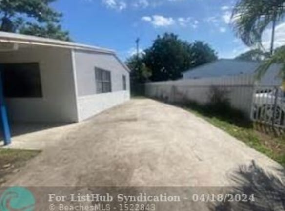 3060 NW 17th Ct - Fort Lauderdale, FL