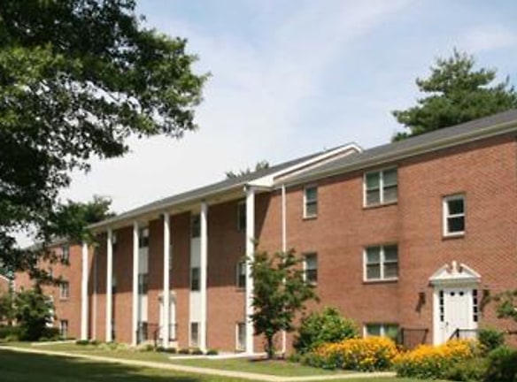 Colonial Manor Apartments - Chestertown, MD
