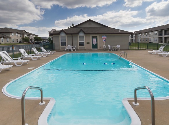Chesterfield Village Apartments - Springfield, MO