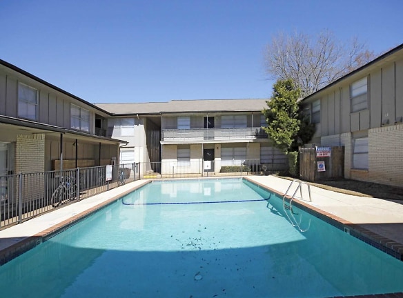 University Courtyards Apartments-Nacogdoches - Nacogdoches, TX