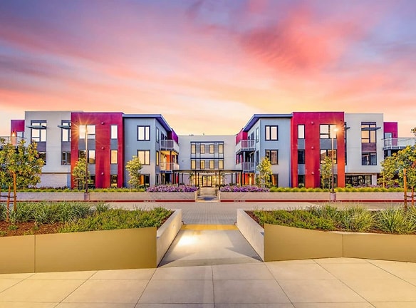 Realm Apartments - Menlo Park, CA