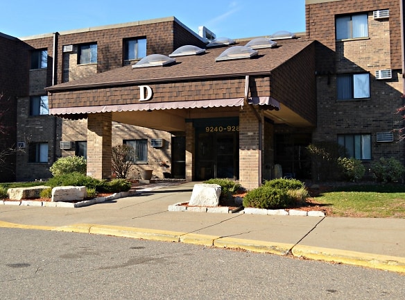 Woodland North Apartments - Coon Rapids, MN