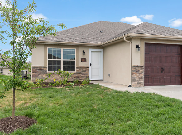 8000 SW 5 St - Blue Springs, MO