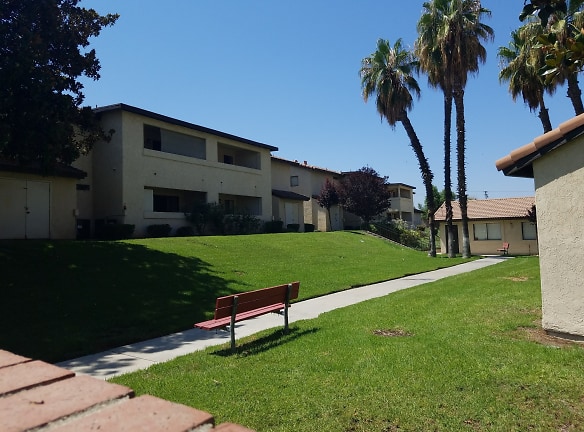 Valley View Apartments - Sun City, CA