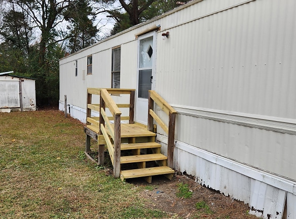 112 Hussey Mhp Ln unit 5 - Beulaville, NC