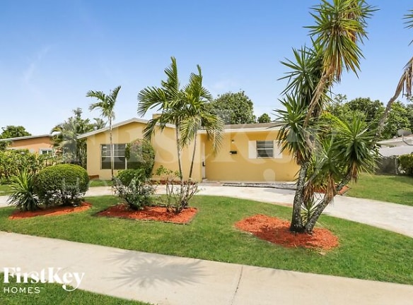 4410 NW 30th Ct - Lauderdale Lakes, FL